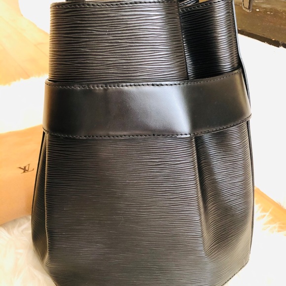 Louis Vuitton Black Epi Leather Sac D’Epaule - Picture 6 of 10